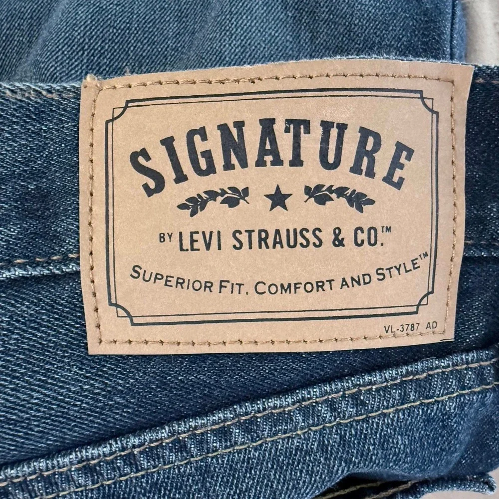 Signature by Levi Strauss 30x32 Regular Fit Dark Wash Jeans Workwear NWT Classic